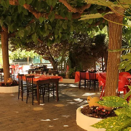 Hostal Braseria Tivissa Апартаменты *