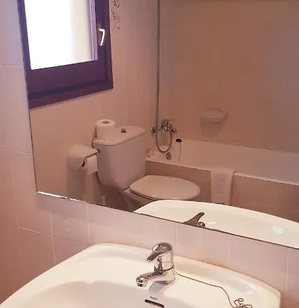 Hostal Tivissa Guest house