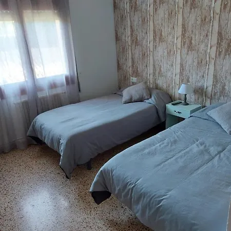 Hostal Tivissa Guest house