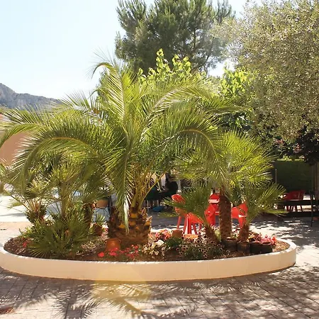 Konukevi Hostal Tivissa Tivissa